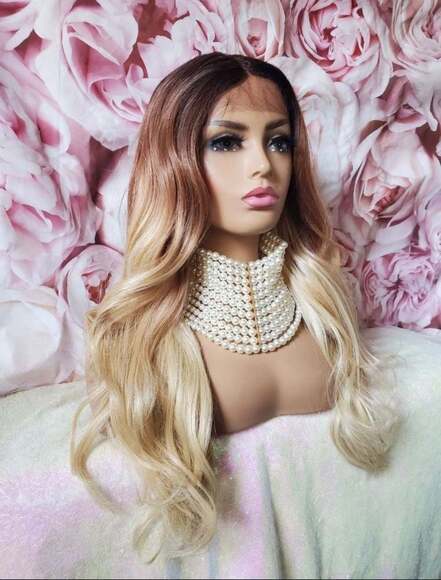 Lace front wig - Picture 2 of 5